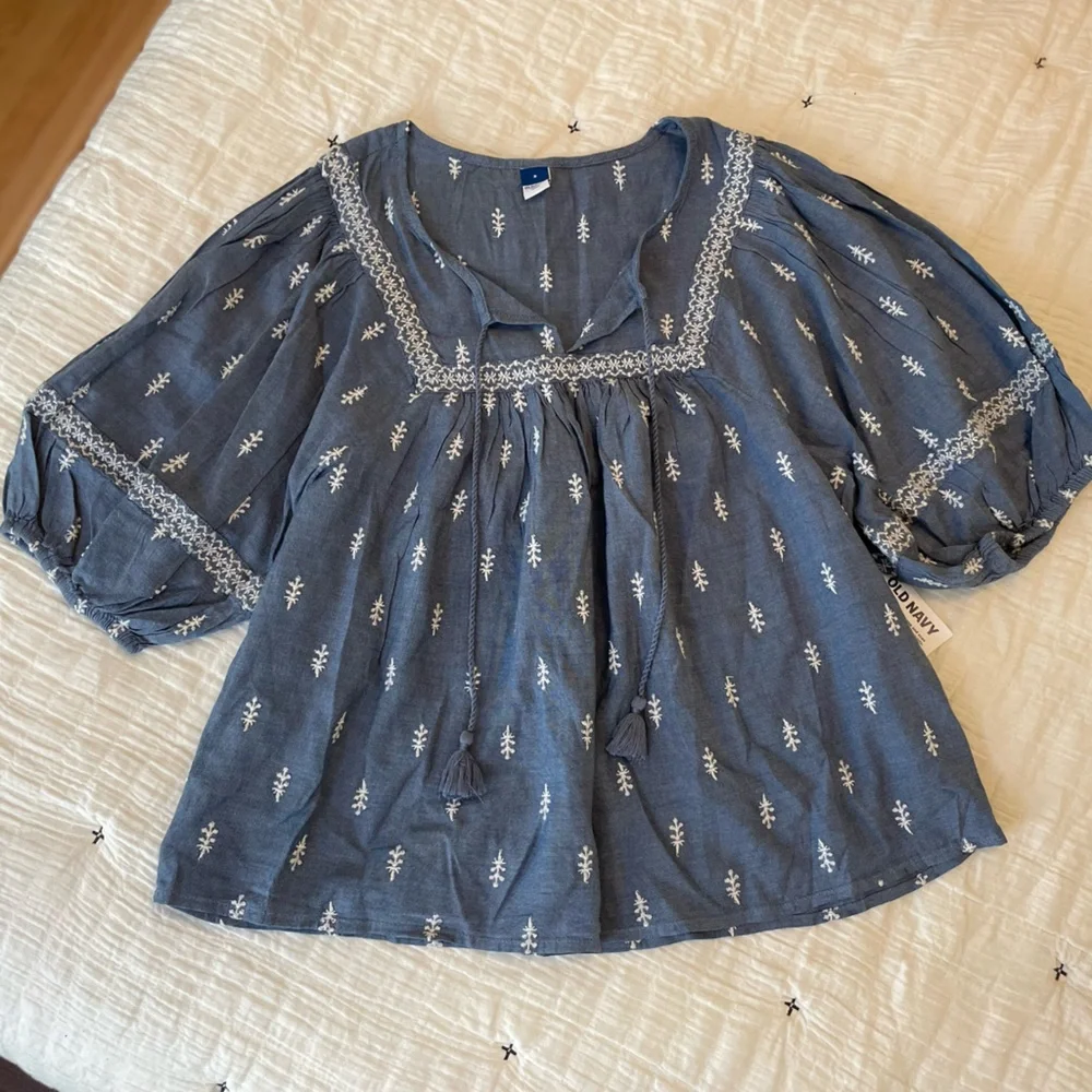 OLD NAVY Puffed-Sleeve Embroidered Poet Swing Blouse Size S NWT